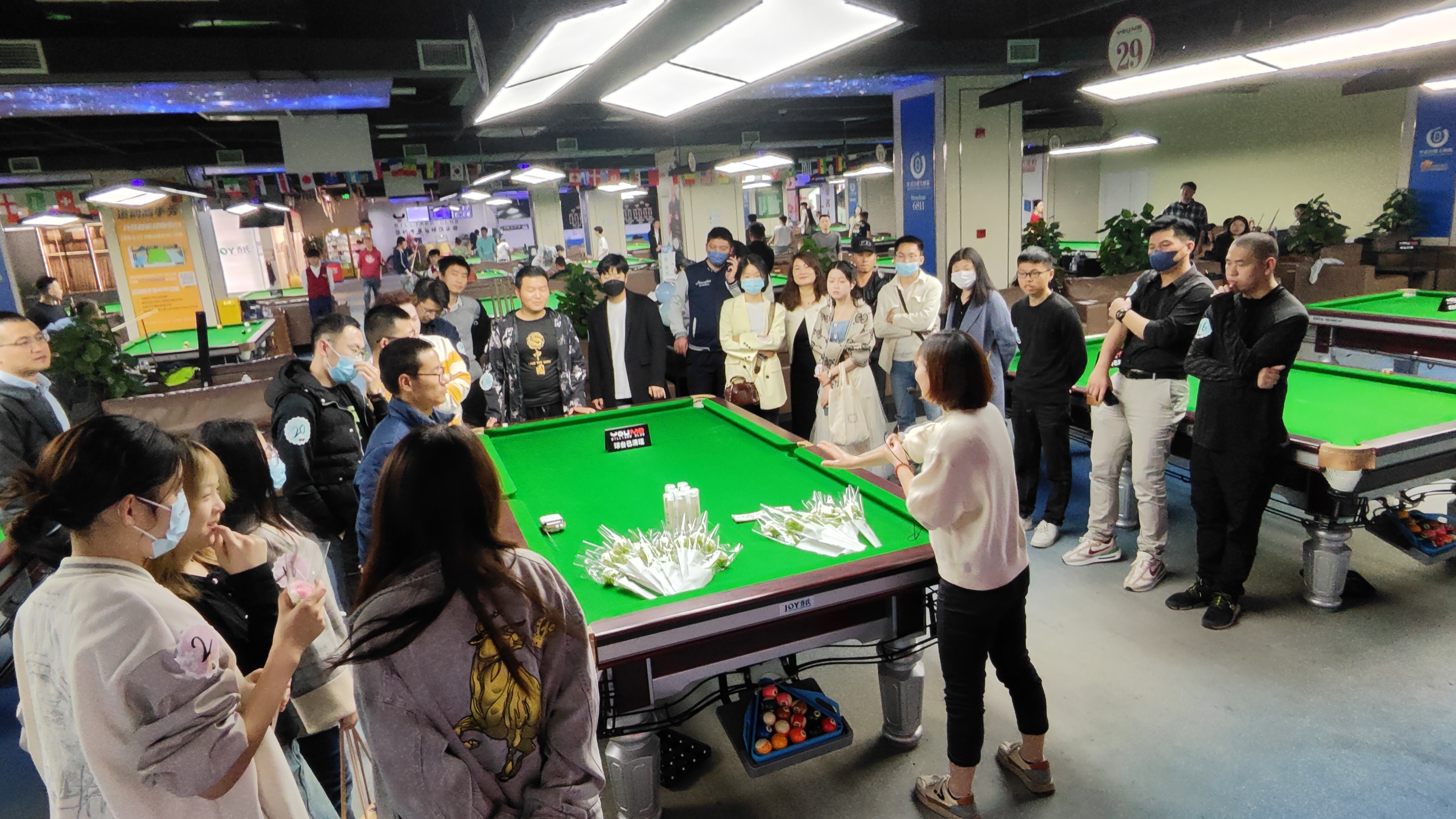 ˮ���ǡ���������ײ�����顱�����ɶ��˶�Բ������