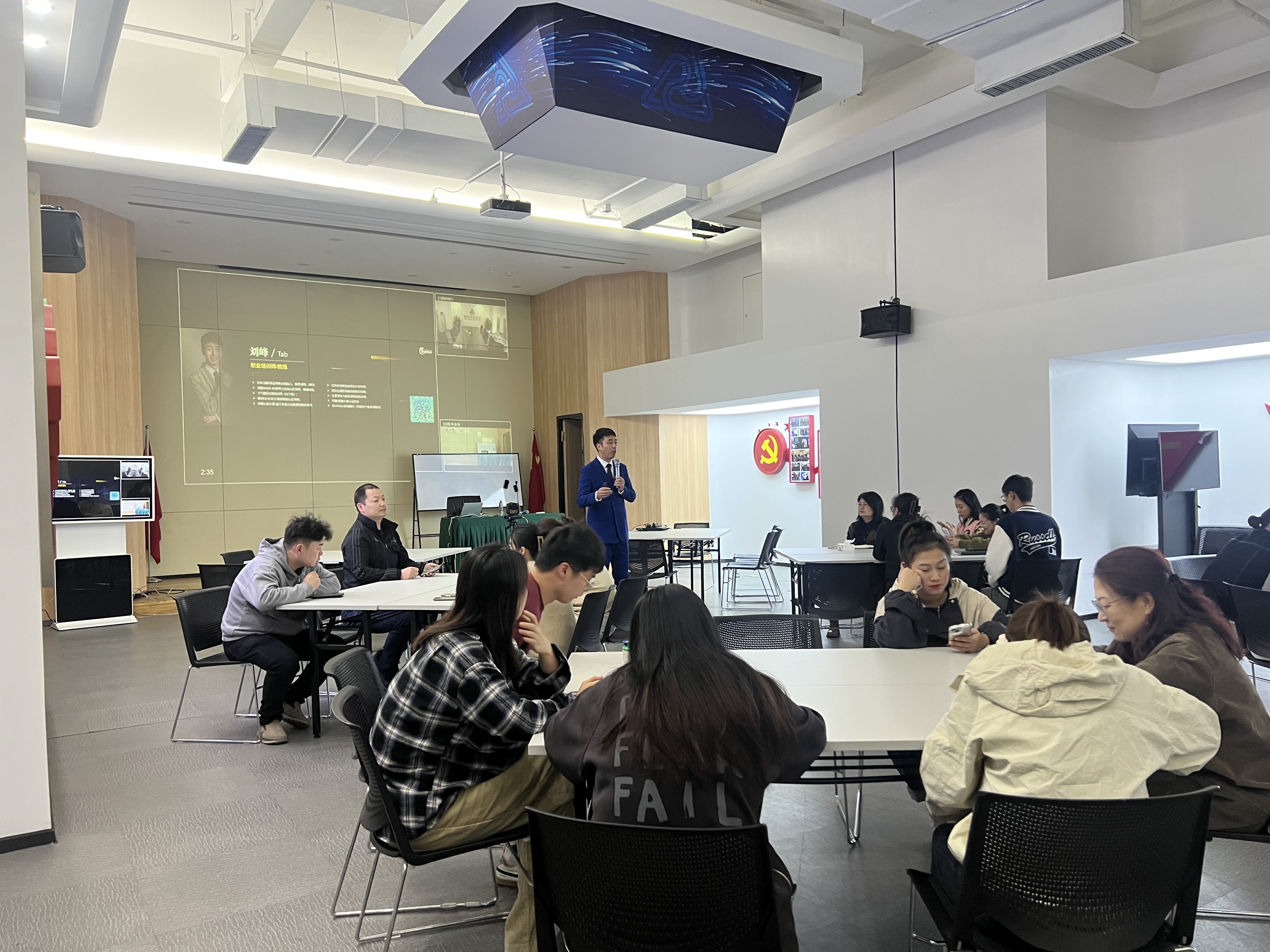 �������ǲ������Ĵ����ſ�չ����˼ά������������ѵ