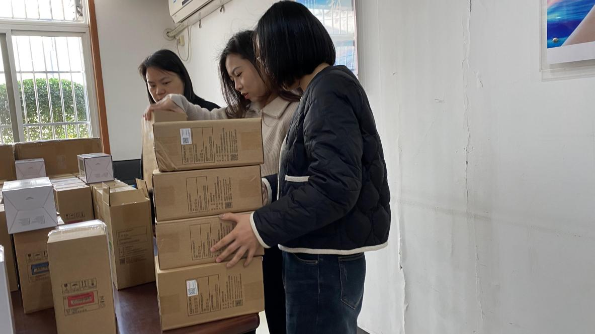 Ǯ���̳���ϵԱ�����Ÿ�Ů��ů�ĸ���