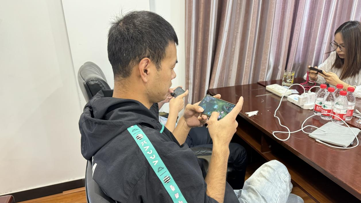 ��ǿ���������� ��Ѫ���ε羺������Ǯ���̳Ǽ��빰�����ڶ���ְ���˶�����Ӿ�������