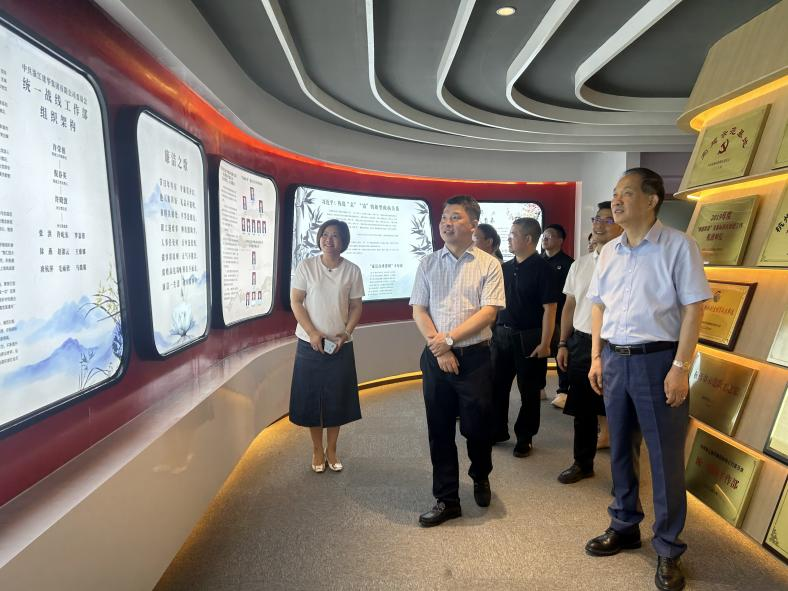 ���쵼���м������µ�������