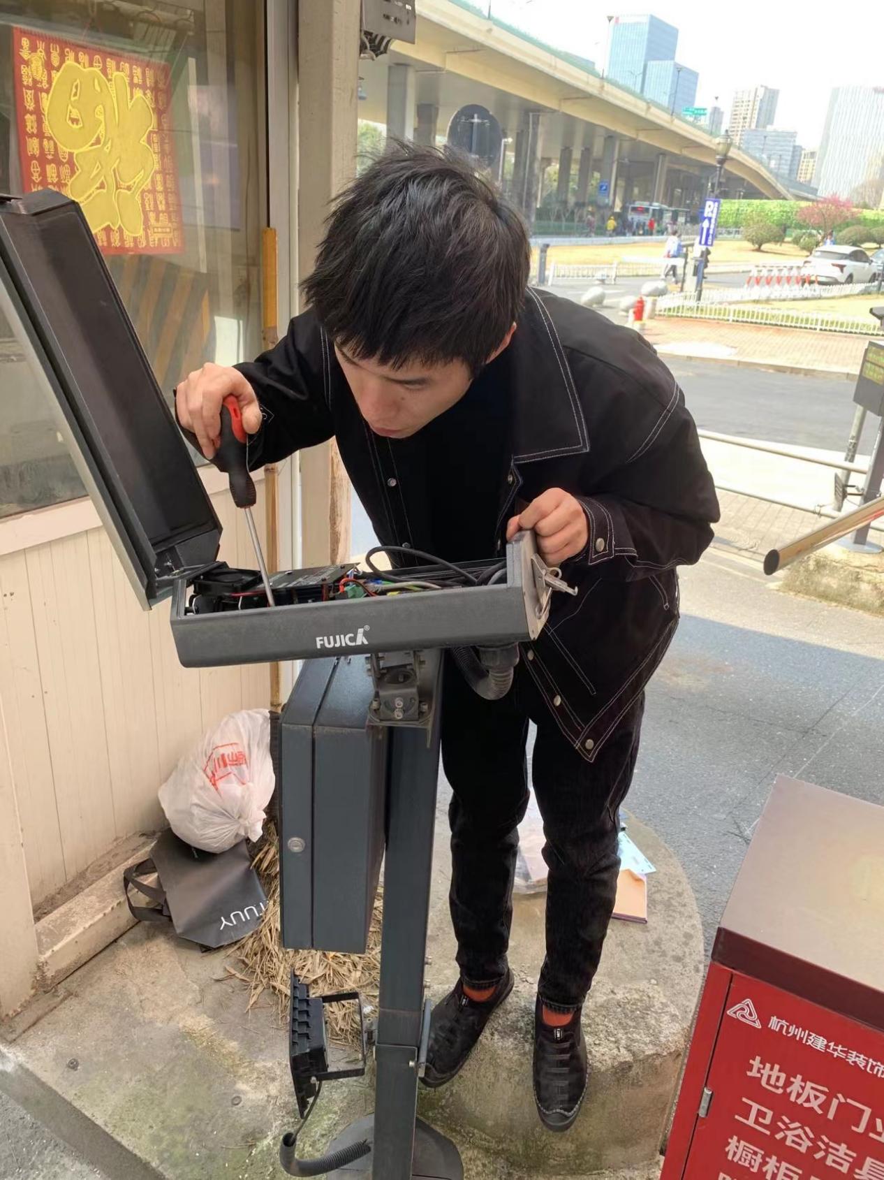 Ǯ���̳Ǹ��³�������ͷ