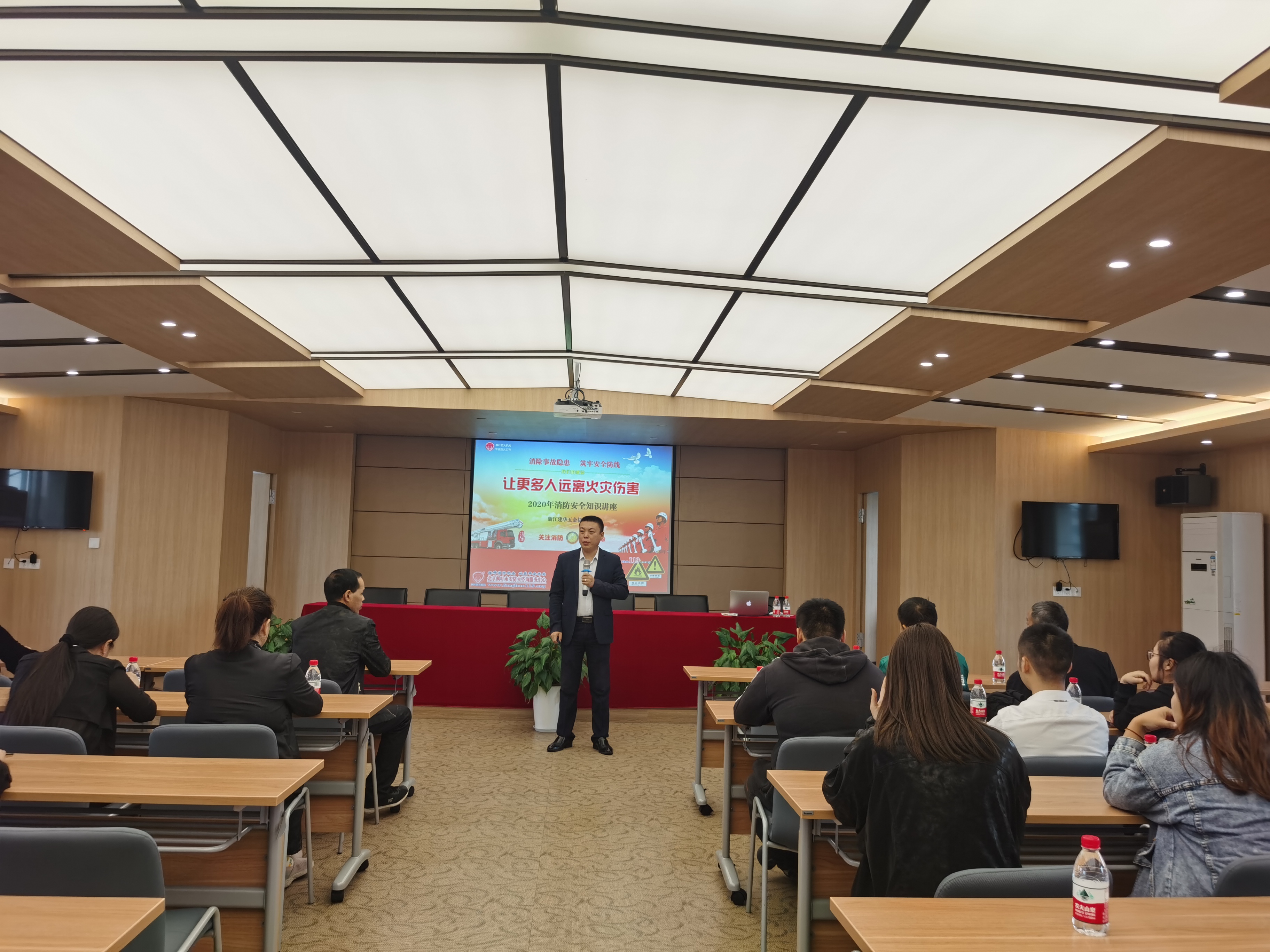 �������ǲ������г���֯��չ��������֪ʶ��ѵ