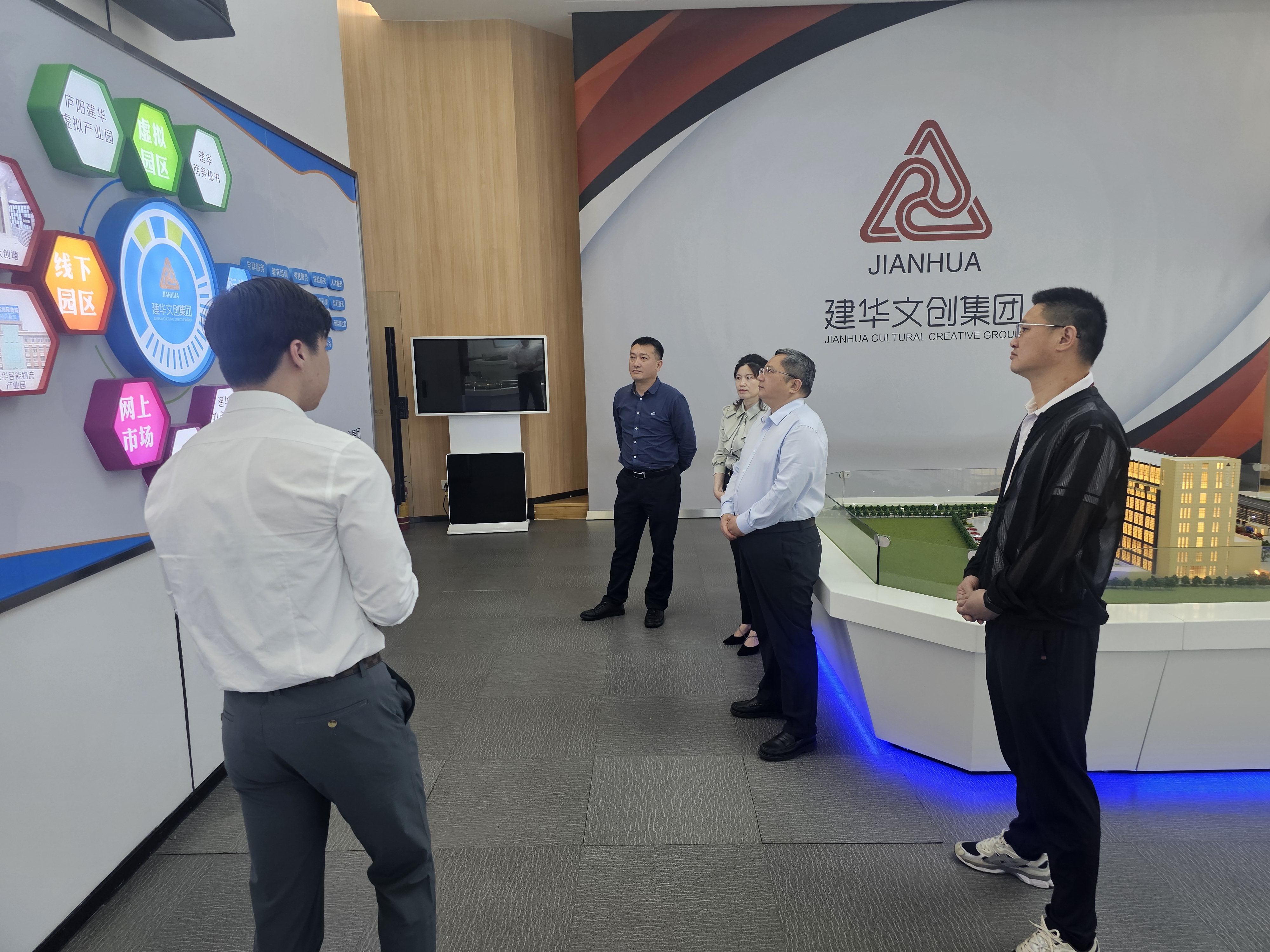 ��Ϫ�����������г����������������һ��ݰ���������ǲ������Ĵ����ſ������