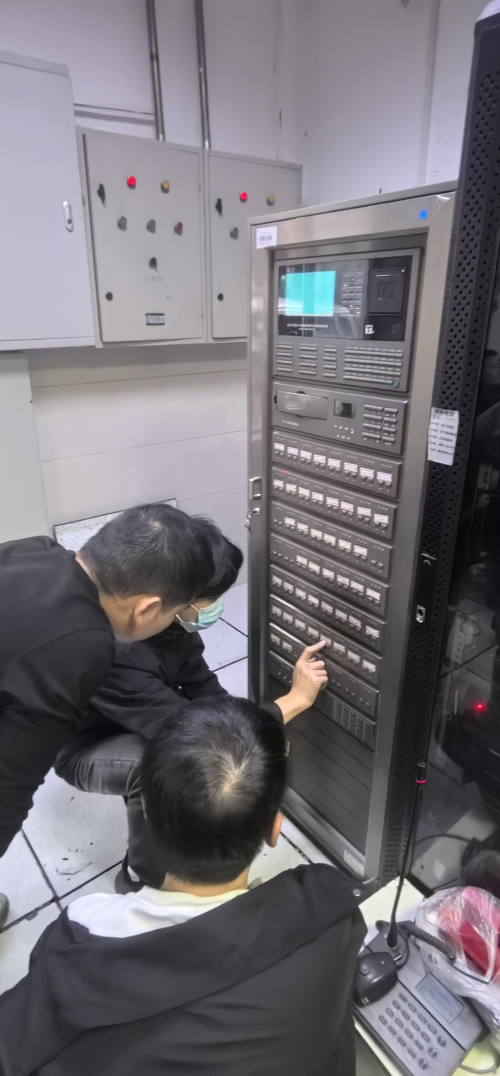 Ǯ���̳Ǹ������������Զ���������